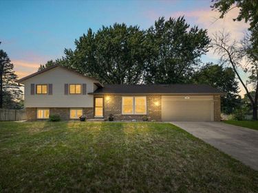 186 Cottonwood Court, Stillwater, MN 55082