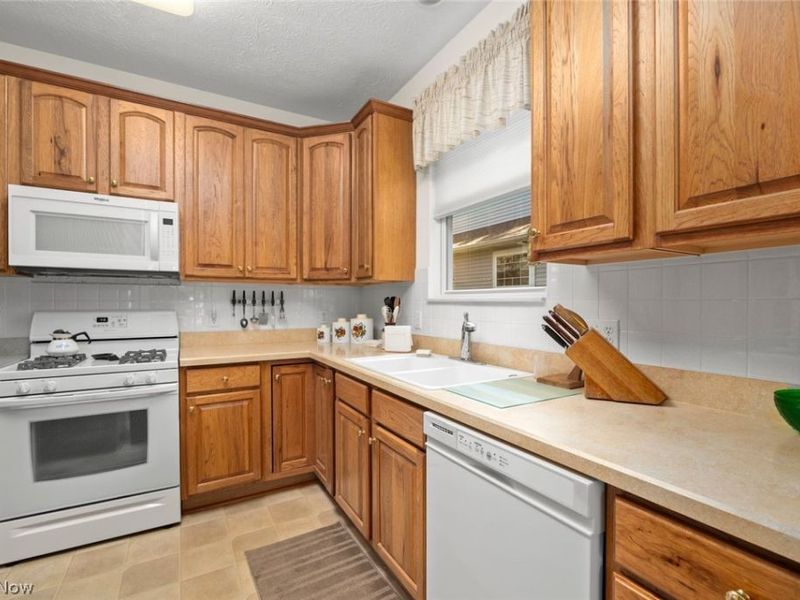 1990 Buckingham Drive, Avon, OH 44011 Photo 10