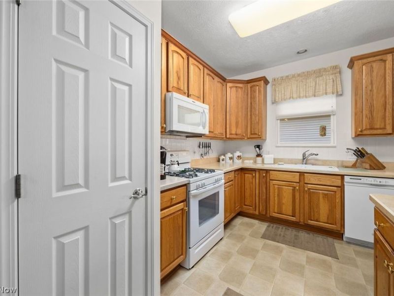1990 Buckingham Drive, Avon, OH 44011 Photo 11