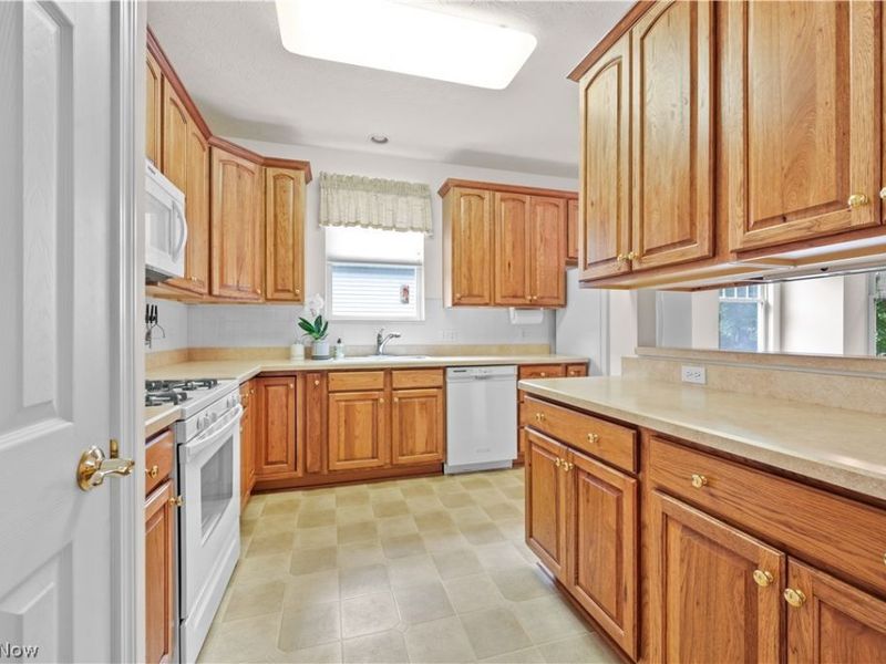 1990 Buckingham Drive, Avon, OH 44011 Photo 12