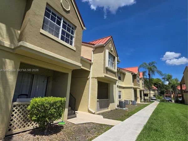 18324 NW 68th Ave, Unit L, Hialeah, FL 33015