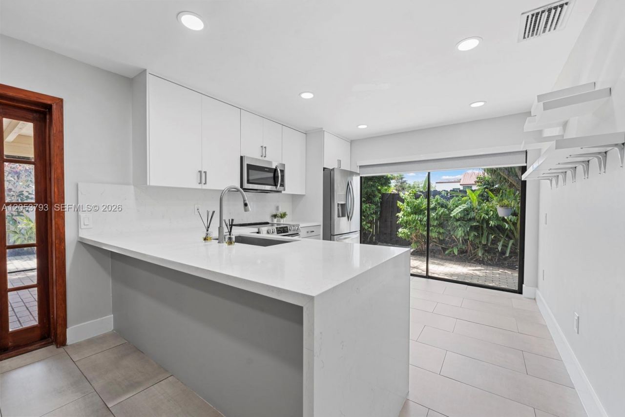 10932 SW 135th Ct Cir , Miami, FL 33186 Photo