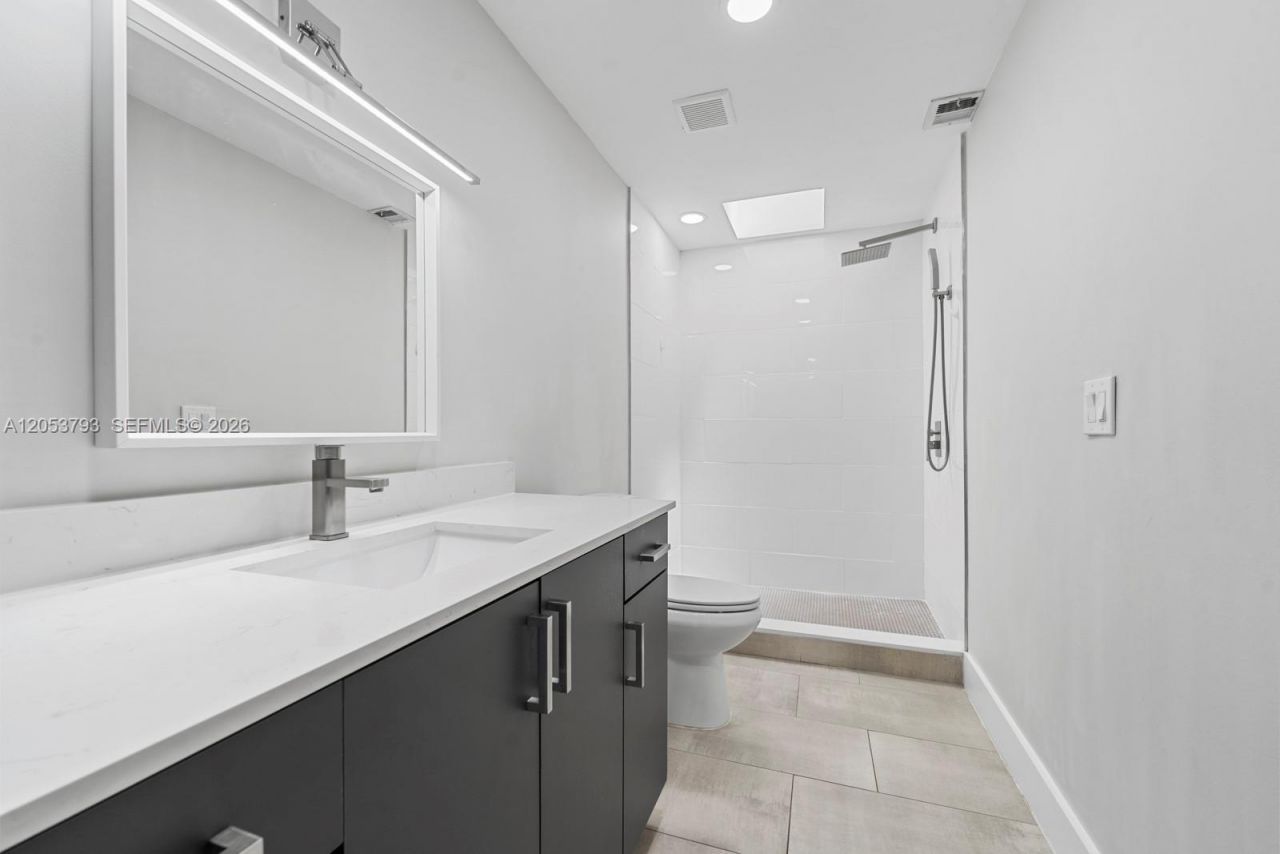 10932 SW 135th Ct Cir , Miami, FL 33186 Photo