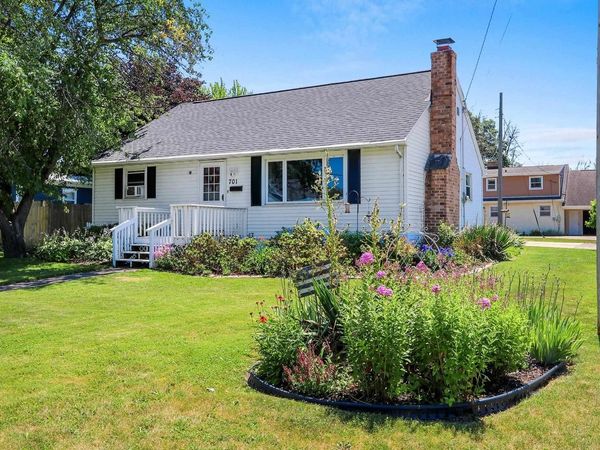 701 E 10TH STREET, Kaukauna, WI 54130