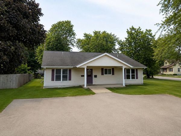 7 Arcade Court , Freeport, IL 61032