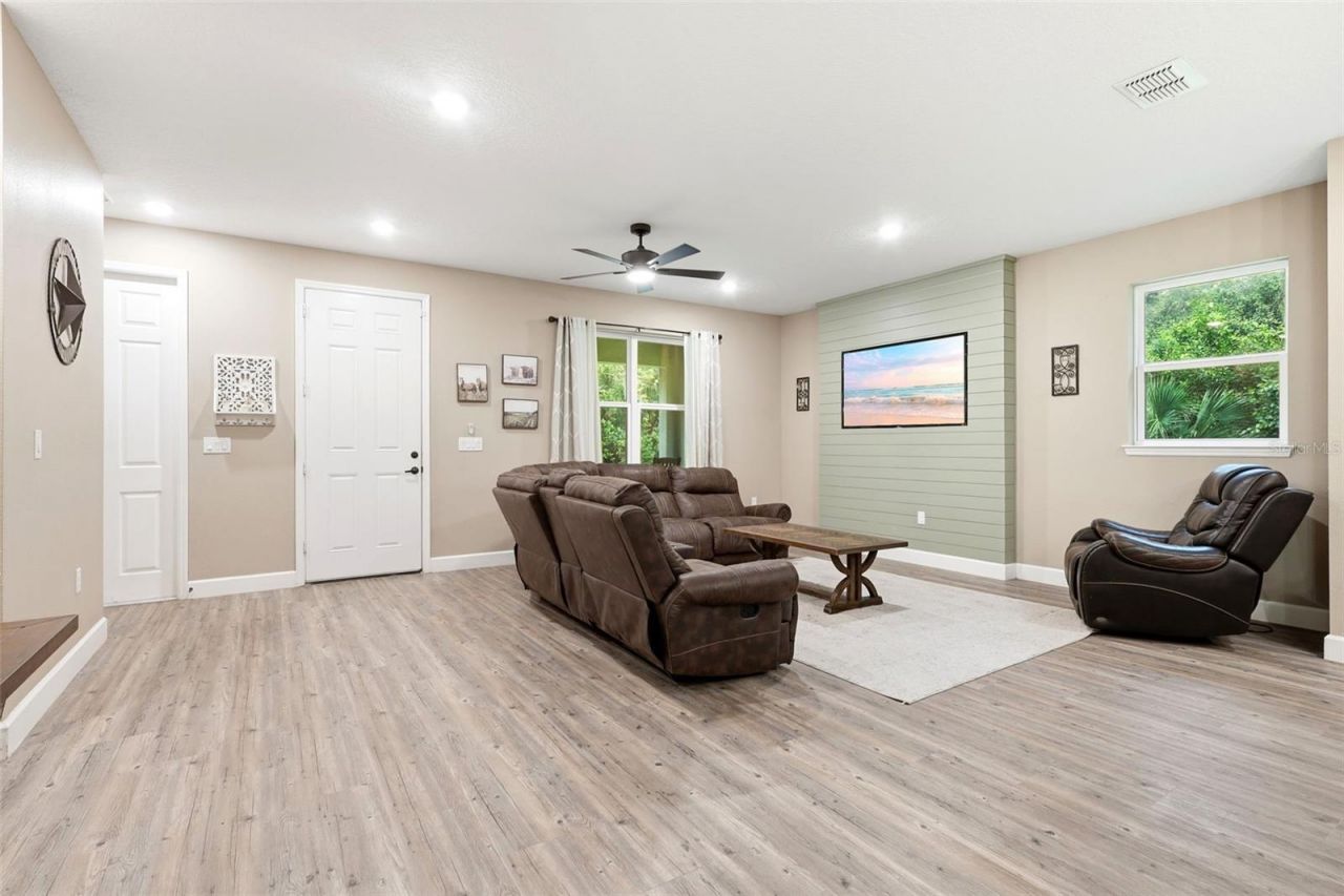 425 Spring Garden Avenue , De Leon Springs, FL 32130 Photo