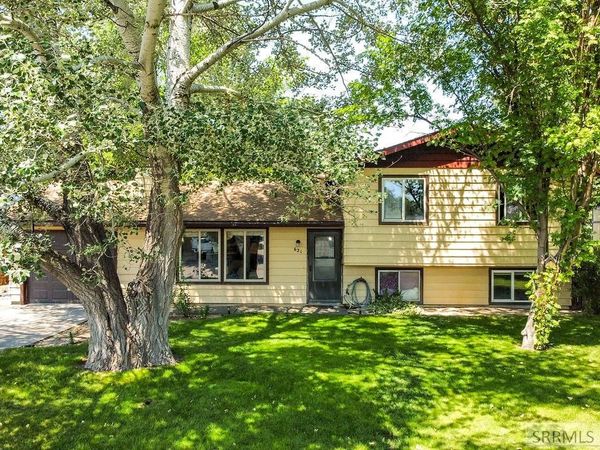 621 Lakeside Drive, BLACKFOOT, ID 83221
