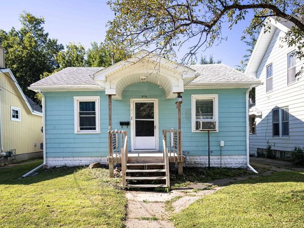 914 Pleasant Street, Waterloo, IA 50702
