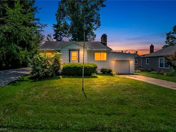 420 W Willowview Drive , Akron, OH 44319