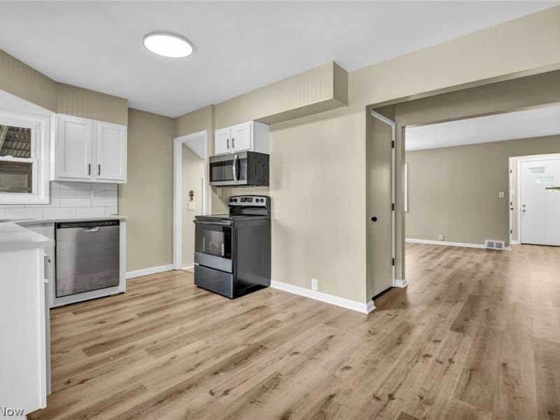 420 W Willowview Drive, Akron, OH 44319 Photo 10