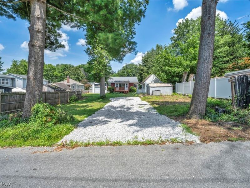 420 W Willowview Drive, Akron, OH 44319 Photo 40