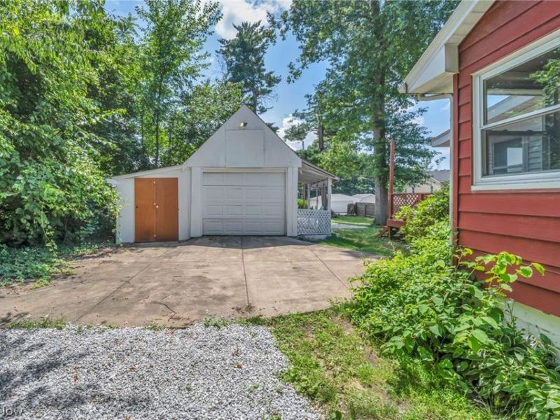 420 W Willowview Drive, Akron, OH 44319 Photo 43