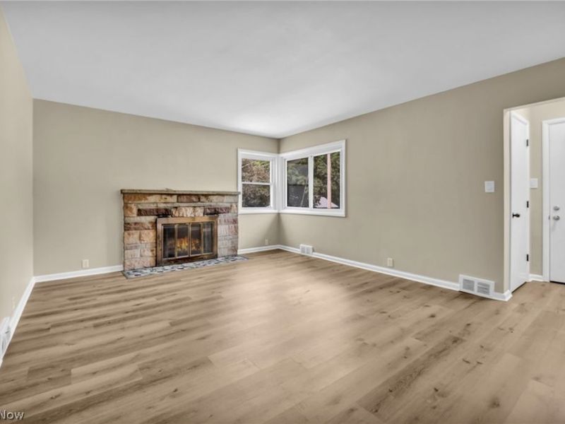 420 W Willowview Drive, Akron, OH 44319 Photo 7