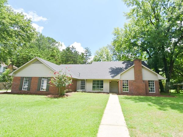 1218 Robin Cv., Tupelo, MS 38801