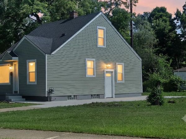 20821 N Pierson Court, Detroit, MI 48228
