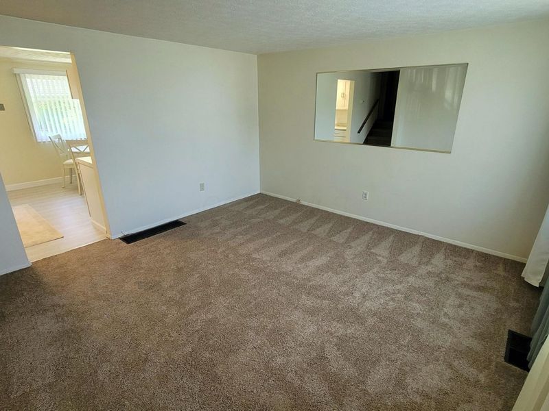 1392 E Mithoff Street , Columbus, OH 43206 Photo 5