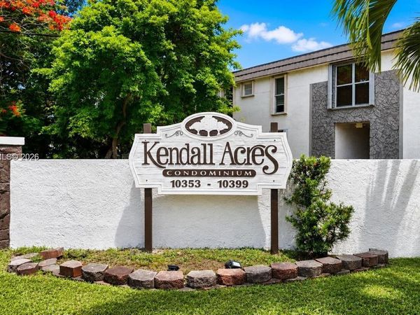 10375 N Kendall Dr , Unit J7, Miami, FL 33176