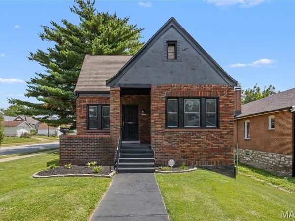 8578 Drury Lane, St Louis, MO 63147