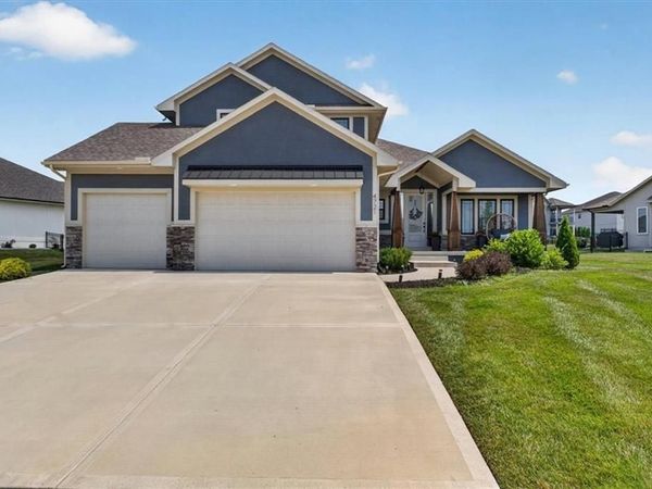 4721 NE Jamestown Drive, Lee's Summit, MO 64064