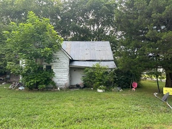 705 N Gardner Street, Whitewright, TX 75491