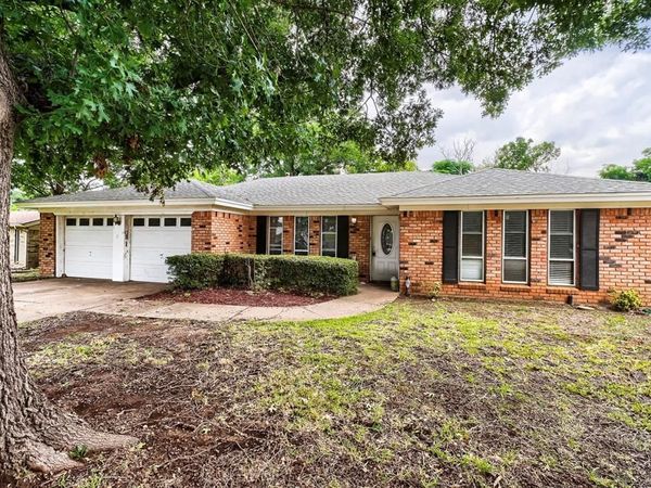 1205 Duane Street , Benbrook, TX 76126