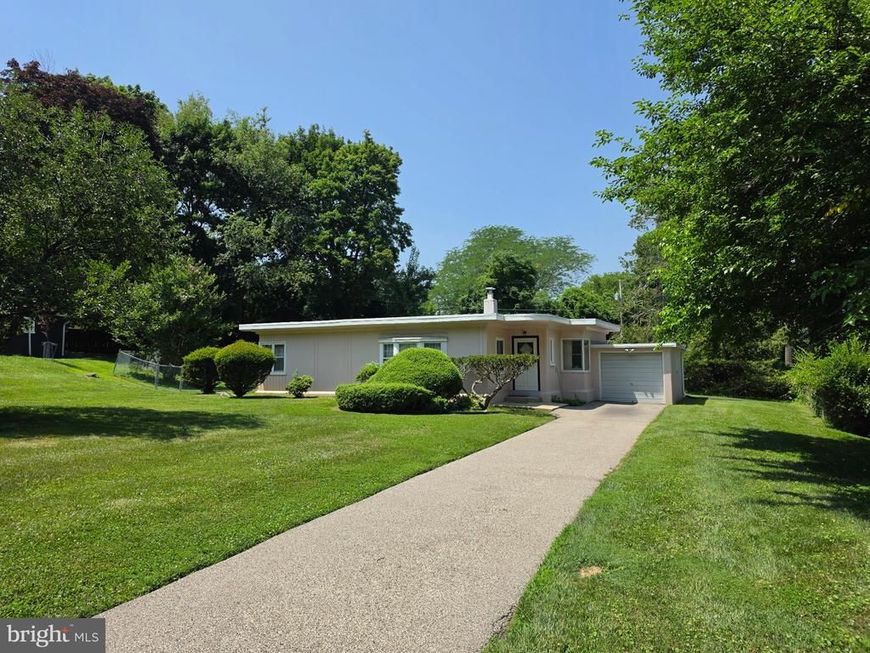 8202 Gladstone Road, Glenside, PA 19038 Main Photo