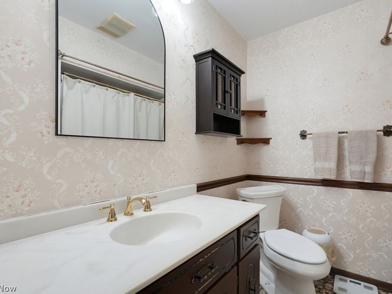 759 E Meadowlawn Boulevard, Seven Hills, OH 44131 Photo 16