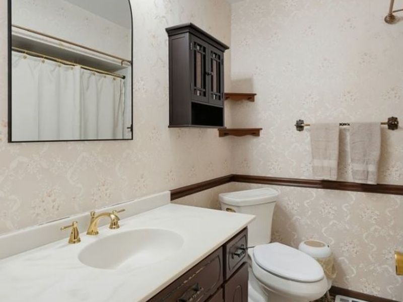 759 E Meadowlawn Boulevard, Seven Hills, OH 44131 Photo 17