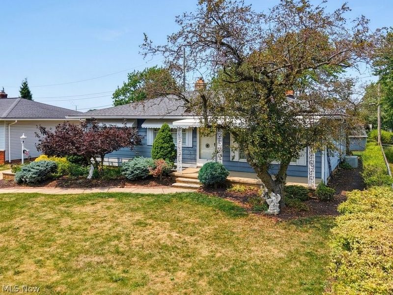 759 E Meadowlawn Boulevard, Seven Hills, OH 44131 Photo 2