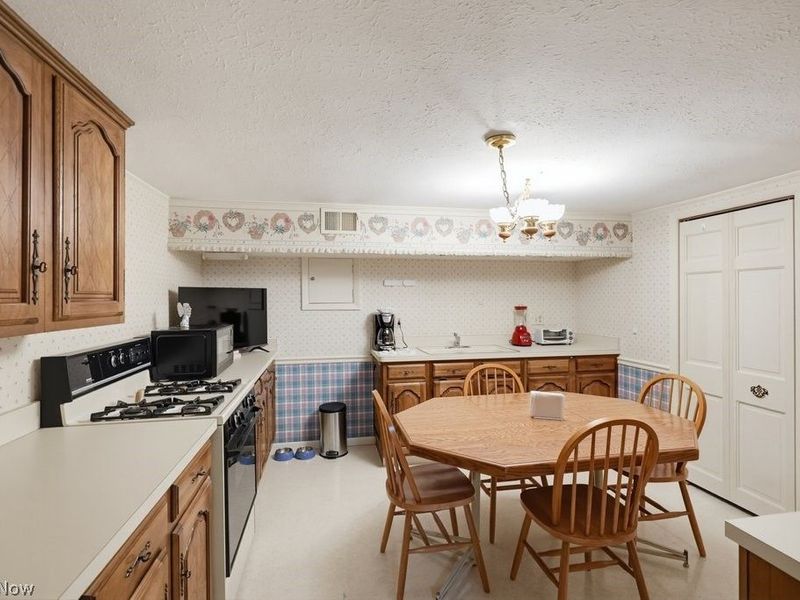 759 E Meadowlawn Boulevard, Seven Hills, OH 44131 Photo 28
