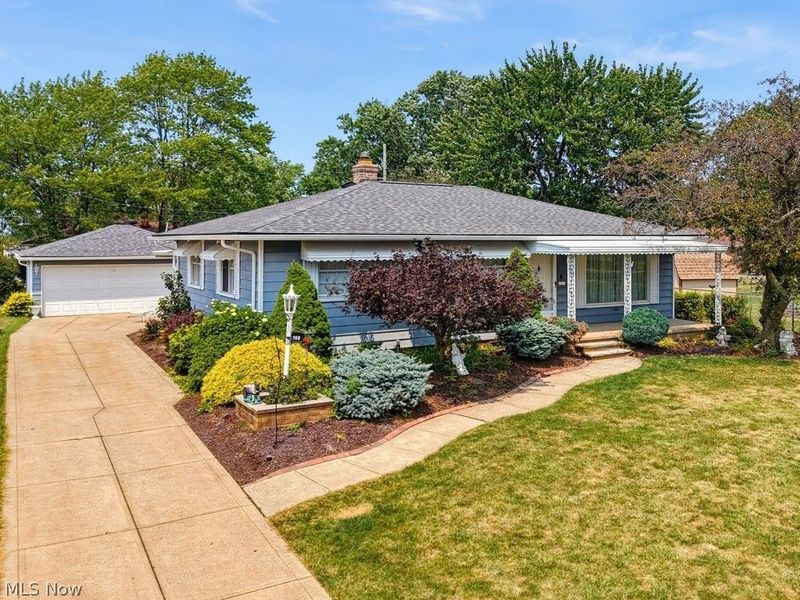 759 E Meadowlawn Boulevard, Seven Hills, OH 44131 Photo 3