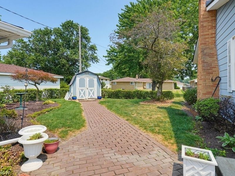 759 E Meadowlawn Boulevard, Seven Hills, OH 44131 Photo 34