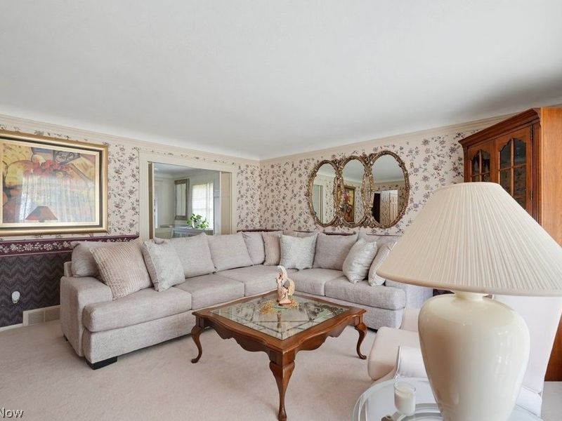 759 E Meadowlawn Boulevard, Seven Hills, OH 44131 Photo 8