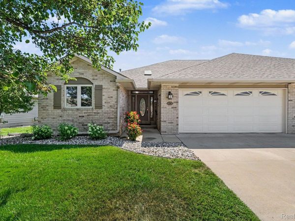 28 Millpond Trail, Saginaw Township, Mi 48603