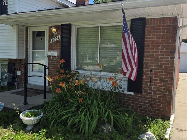 31704 Saint Margaret Street , St. Clair Shores, MI 48082