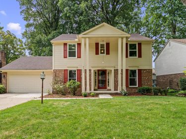 2118 E Rutgers Drive N, Troy, Mi 48085