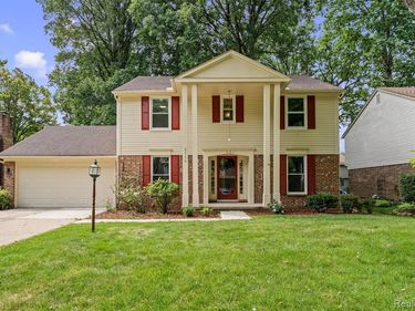 2118 E Rutgers Drive N, Troy, MI 48085