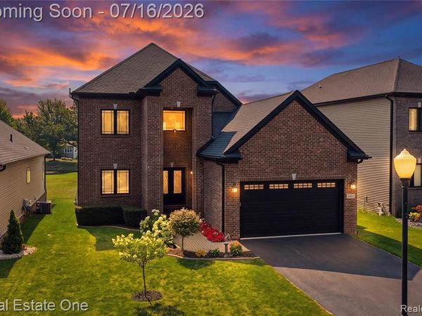 10641 Lone Oak Circle, Grand Blanc Twp, MI 48439