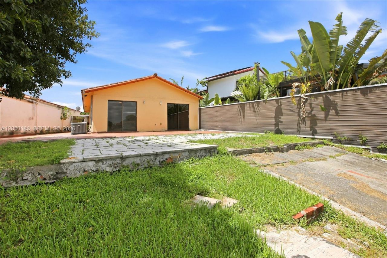 2555 W 65th St , Hialeah, FL 33016 Photo