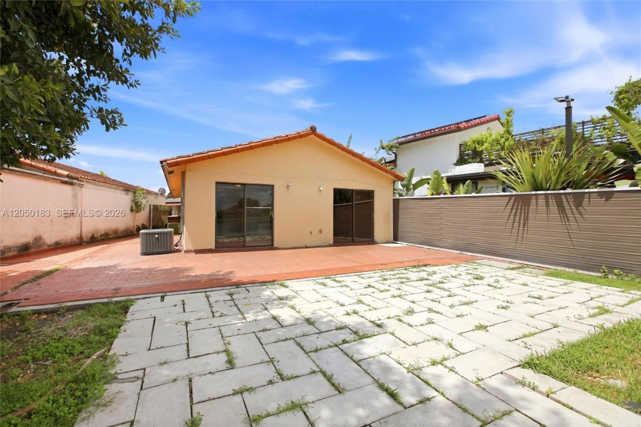2555 W 65th St , Hialeah, FL 33016 Photo