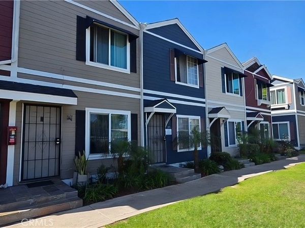 1985 POMONA Avenue, Unit M, Costa Mesa, CA 92627