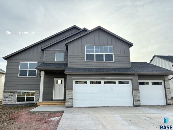 5612 E Ashwood Cir, Sioux Falls, SD 57108