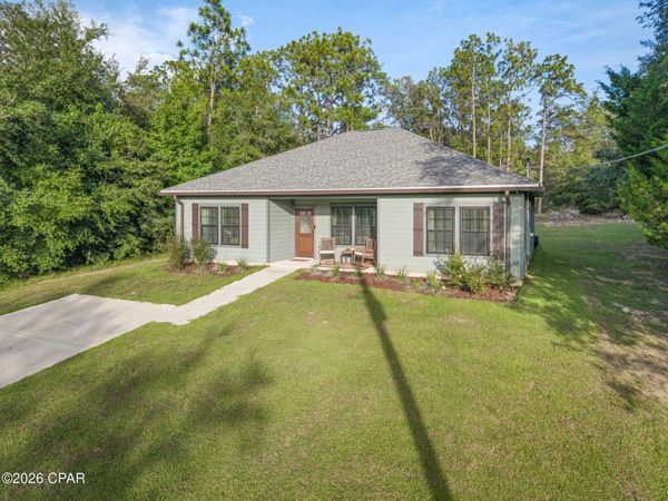 1975 Ambassador Court , Chipley, FL 32428