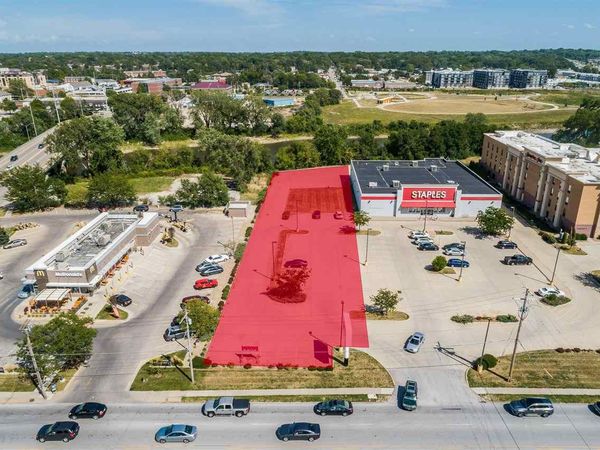 820 S Riverside Dr, Iowa City, IA 52246