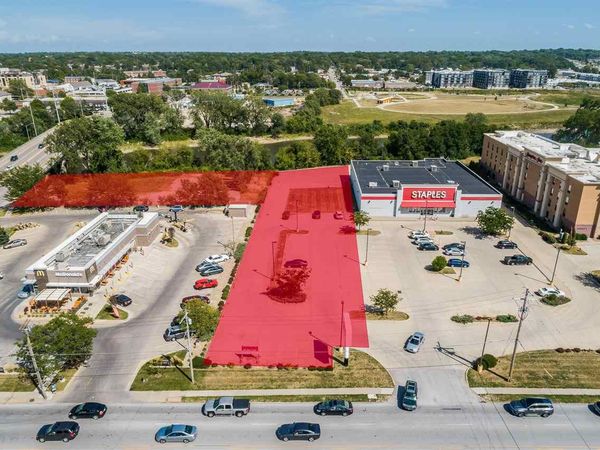 820 S Riverside Dr, Iowa City, IA 52246