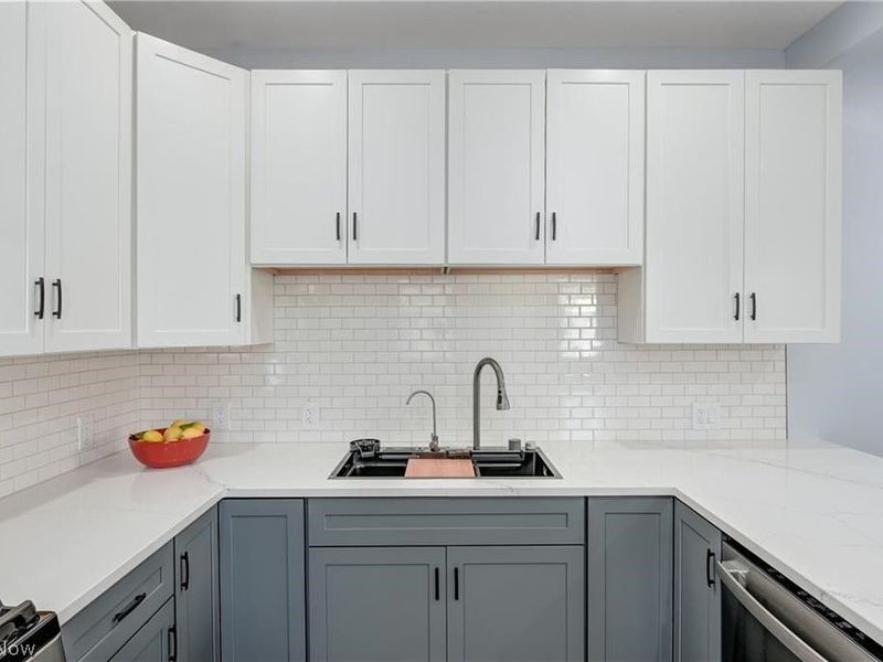 3290 W 23rd Place, Cleveland, OH 44109 Photo 7
