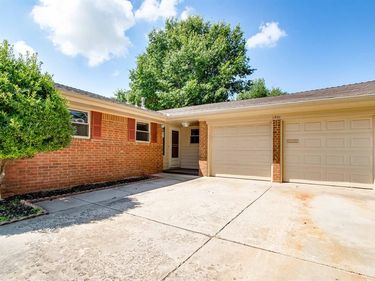 1301 Queensboro Place, Yukon, OK 73099