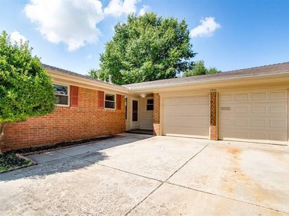 1301 Queensboro Place Yukon, OK 73099