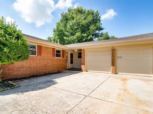 1301 Queensboro Place, Yukon, OK 73099