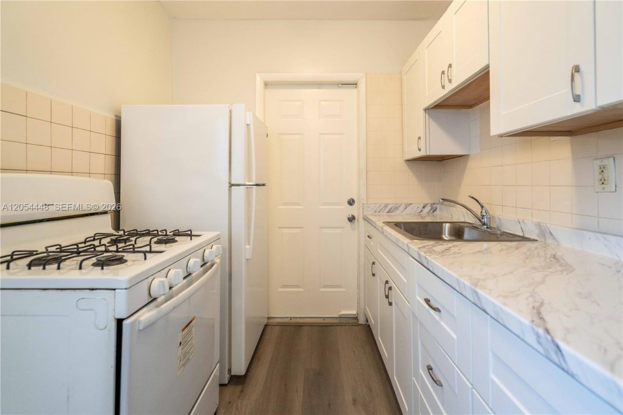 1190 71st St , Unit 6, Miami Beach, FL 33141 Photo